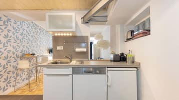 Apartment, 1 Bedroom (RankenNest) | Dapur peribadi | Peti sejuk, dapur, pembancuh kopi espreso, pembancuh kopi/teh