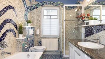 Apartment, 1 Bedroom, Non Smoking (HeimatNest) | Bathroom | Hair dryer, towels, soap, toilet paper