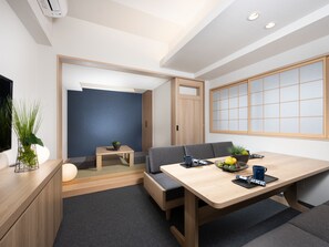 In-room safe, desk, iron/ironing board, free WiFi - MIMARU Tokyo Shinjuku West (Tokyo)