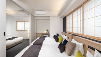 Apartamento superior, 1 habitación (6 Single Beds) | Edredones de plumas, caja fuerte, escritorio