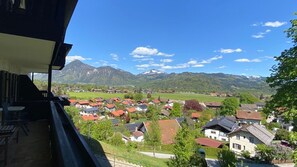 Property grounds - Country house still with large corner balcony and the view of the mountains ,box spring beds,dishwasher,microwave,sauna, (Oberaudorf)