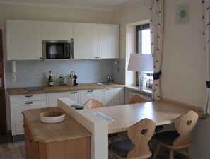 Fridge, microwave, stovetop, dishwasher - Country house still with large corner balcony and the view of the mountains ,box spring beds,dishwasher,microwave,sauna, (Oberaudorf)