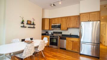 Apartment (3 Bedrooms) | Private kitchen | Oven, stovetop, dishwasher, espresso maker