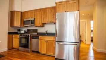 Apartment (3 Bedrooms) | Private kitchen | Oven, stovetop, dishwasher, espresso maker