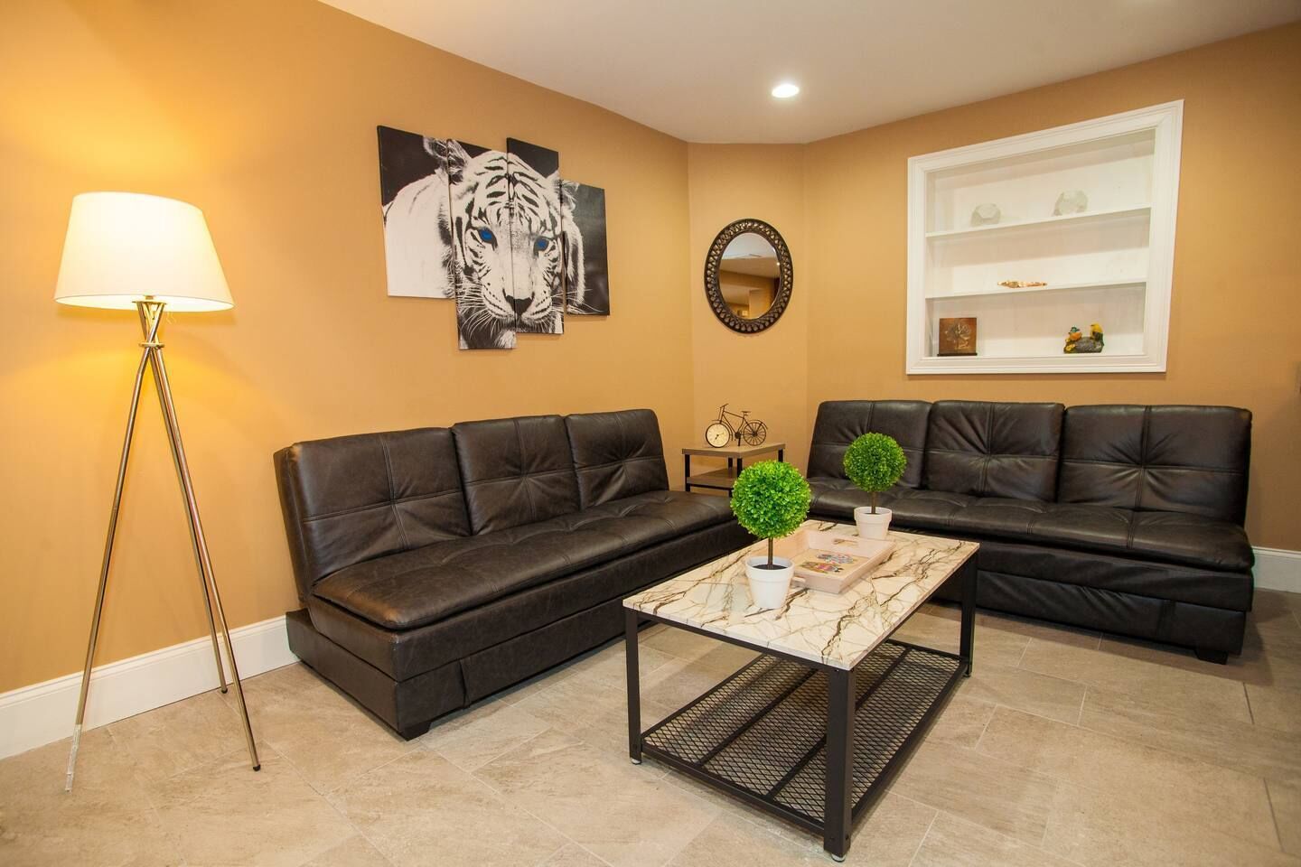 Apartment (3 Bedrooms) | Living room | TV