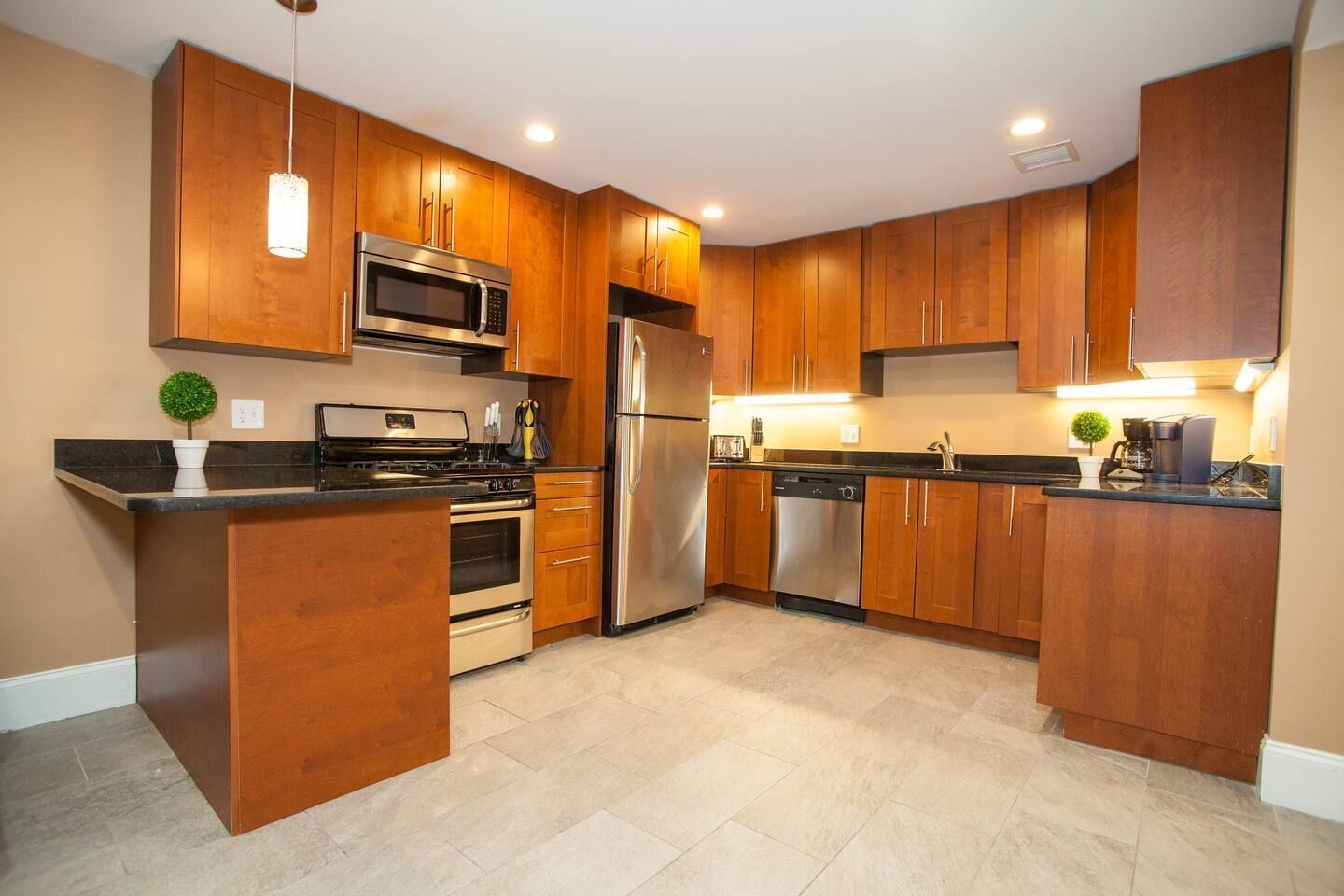 Apartment (3 Bedrooms) | Private kitchen | Oven, stovetop, dishwasher, espresso maker