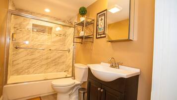 Apartment (3 Bedrooms) | Bathroom