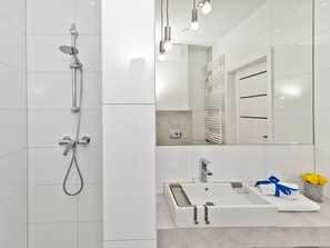 Studio Suite, Sea View | Bathroom