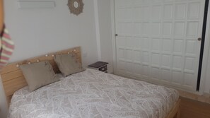 3 quartos, ferros/tábuas de passar roupa, Wi-Fi, roupa de cama