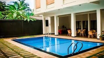 Kolam renang terbuka