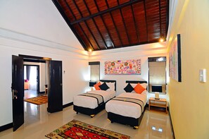 3 bedrooms, in-room safe, desk, iron/ironing board