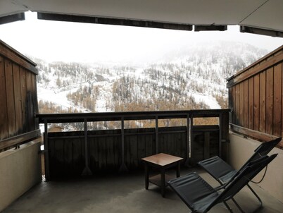 Very nice apartment. renovated 5 pers. view of the slopes, swimming pool, sauna, garage