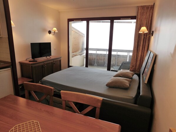 1 bedroom, iron/ironing board, free WiFi