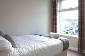 3 bedrooms, travel crib, WiFi, bed sheets