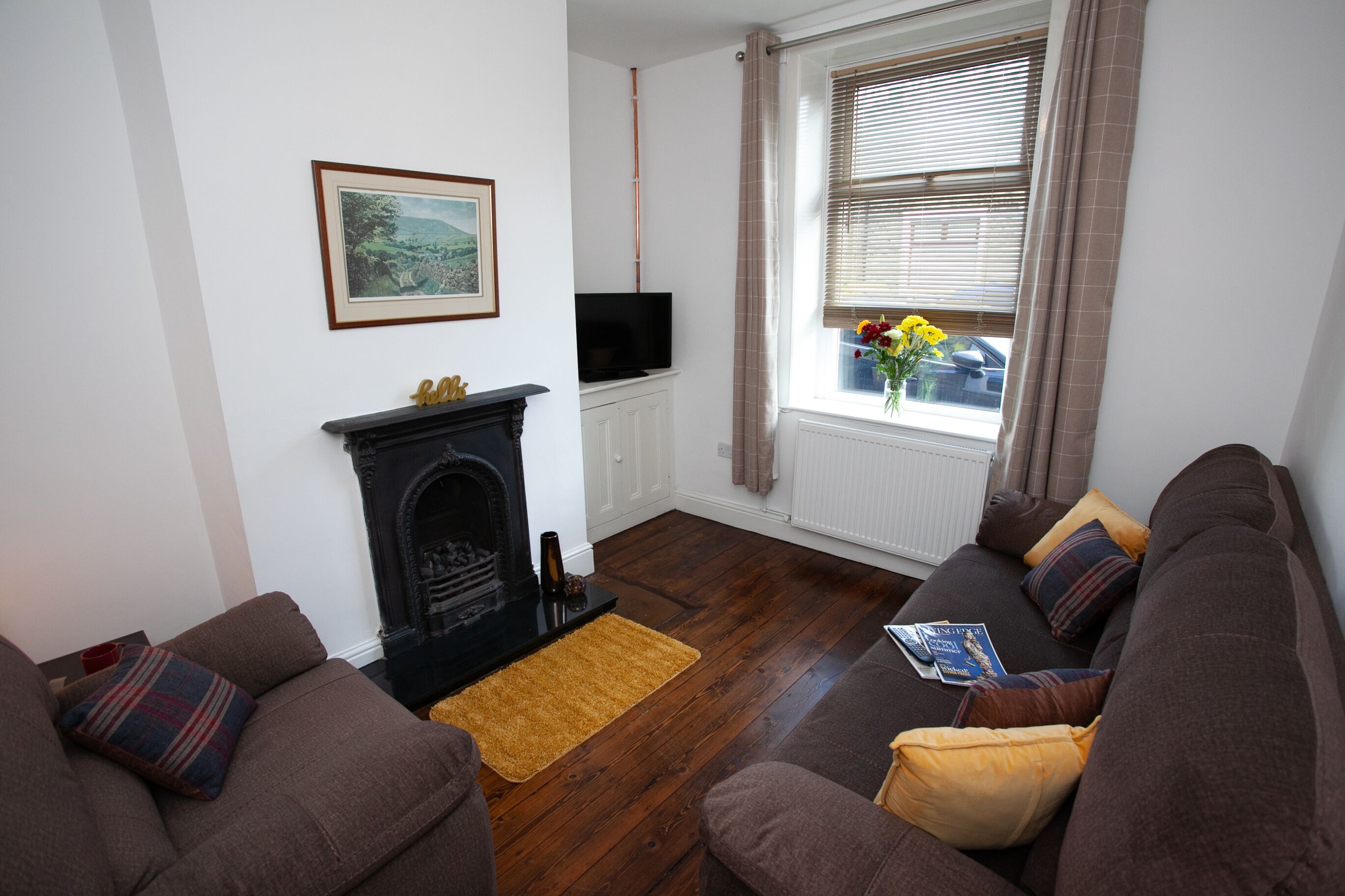 Smart TV, fireplace