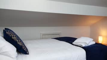 3 bedrooms, iron/ironing board, travel crib, WiFi (surcharge)