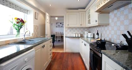 Spacious 3 bedroom Cottage in Whalley