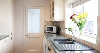 Spacious 3 bedroom Cottage in Whalley