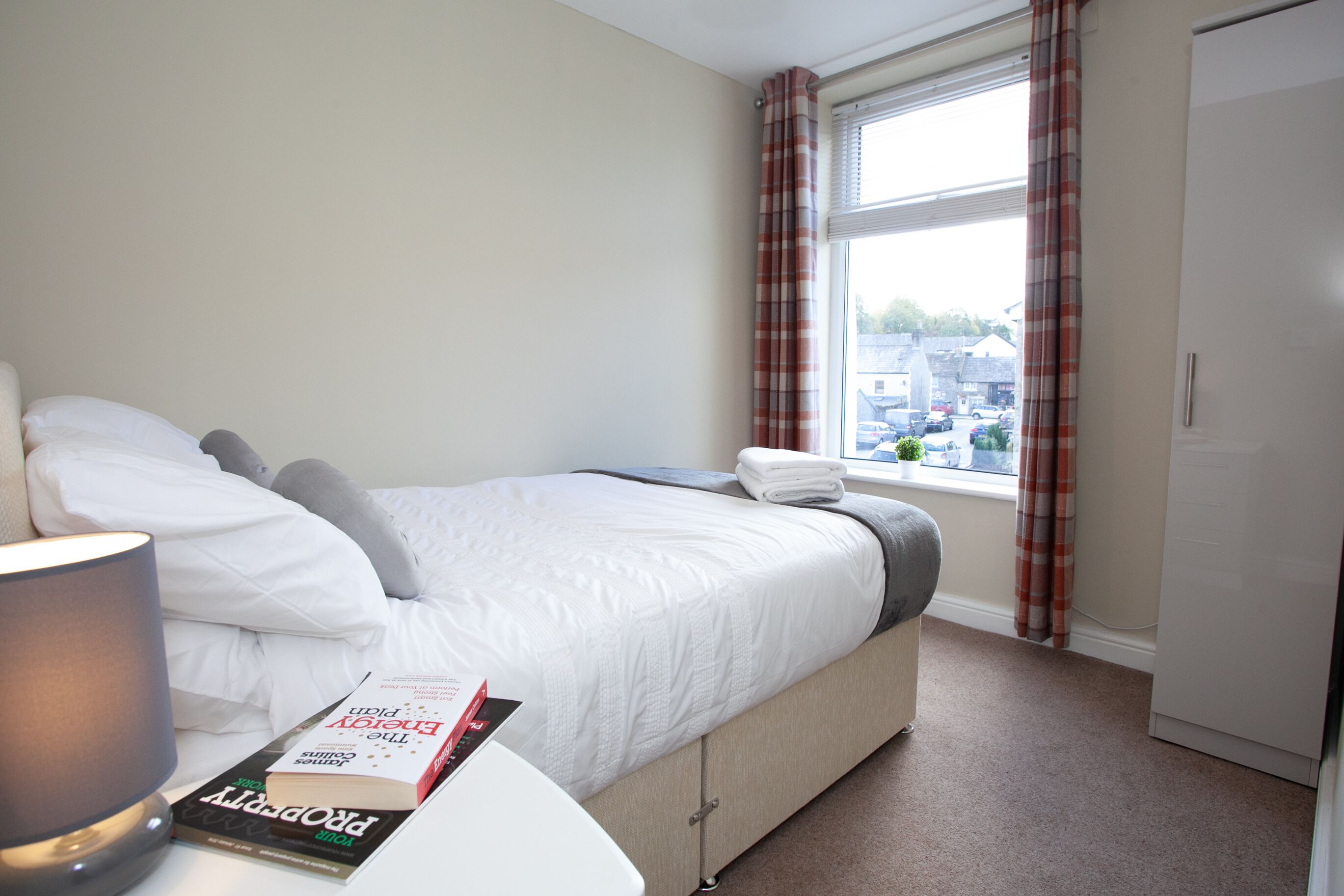 3 bedrooms, iron/ironing board, travel crib, WiFi (surcharge)