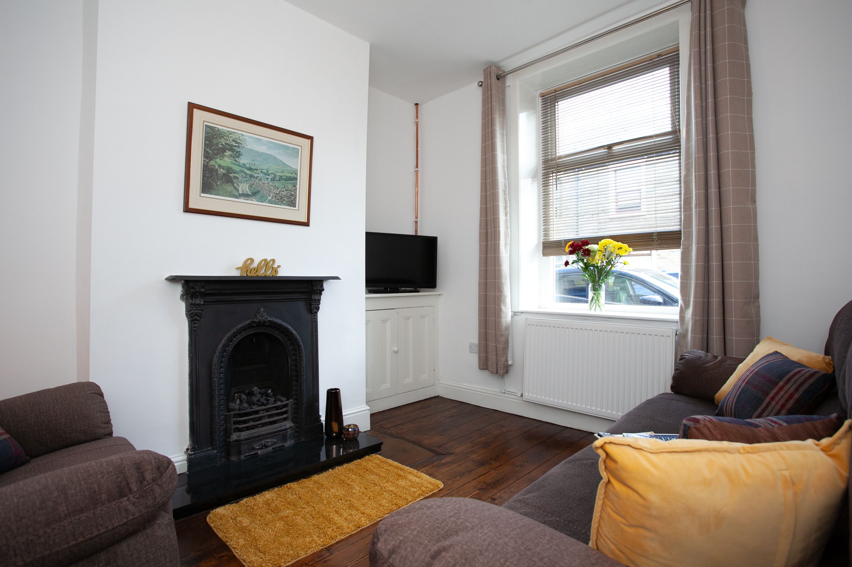 Smart TV, fireplace