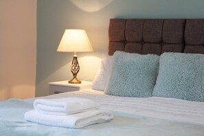 3 habitaciones, tabla de planchar con plancha, cuna de viaje y wifi