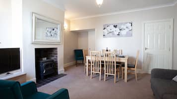 Smart TV, fireplace
