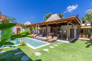 Exterior - 5 BD Dream Villa in Seminyak Oberoi Beach (Kuta, Kabupaten Badung,)