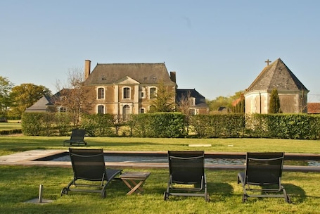 Seasonal outdoor pool, pool umbrellas, sun loungers