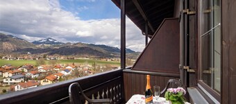 Beautiful corner apartment with large balcony,box spring beds,new bathroom,sauna