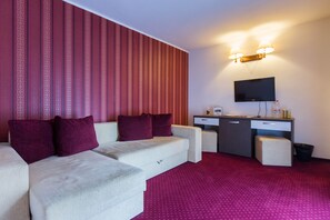 Suite | Living room | Flat-screen TV - Afrodita Resort & SPA (Baile Herculane)