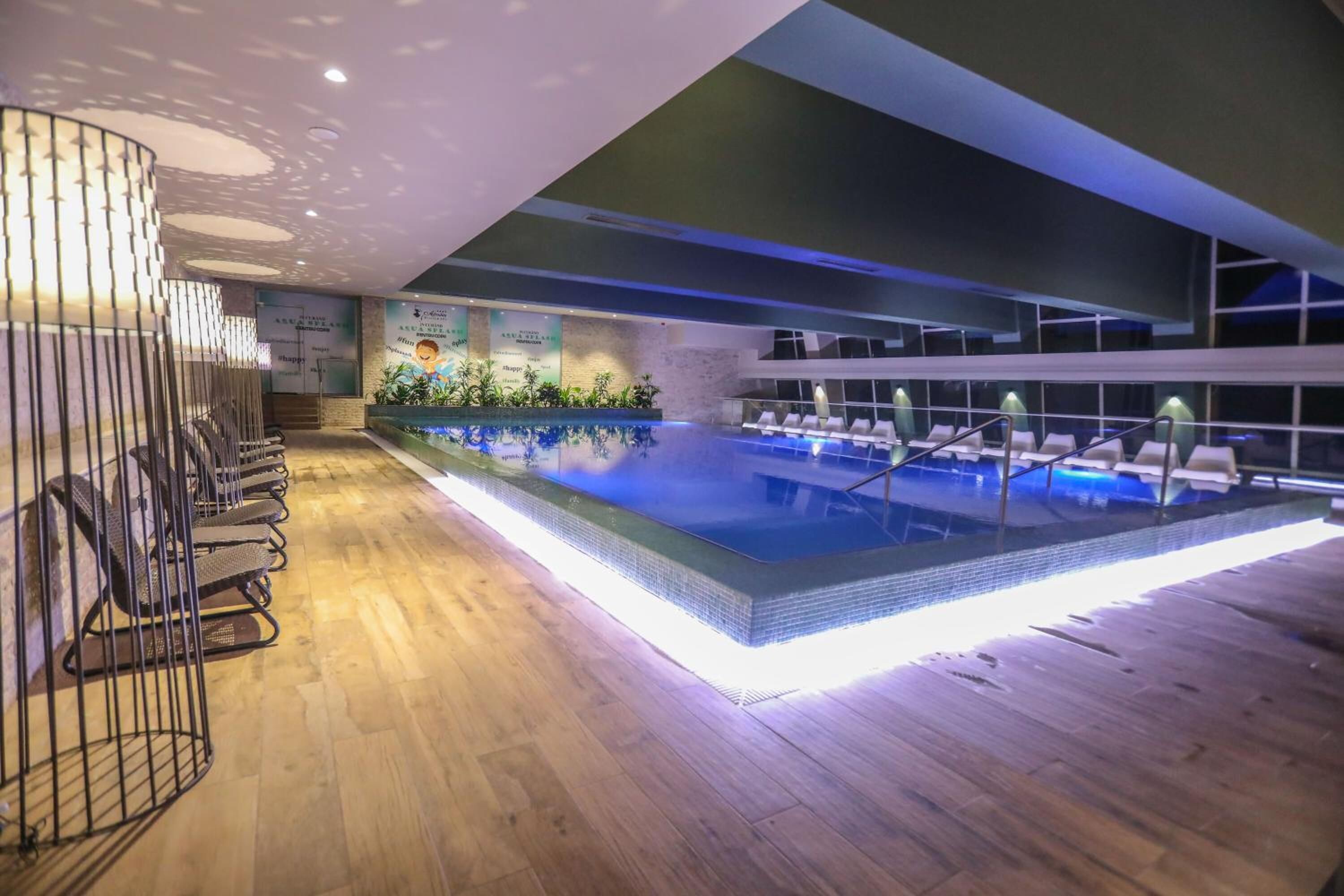 Piscine extérieure (ouverte en saison)