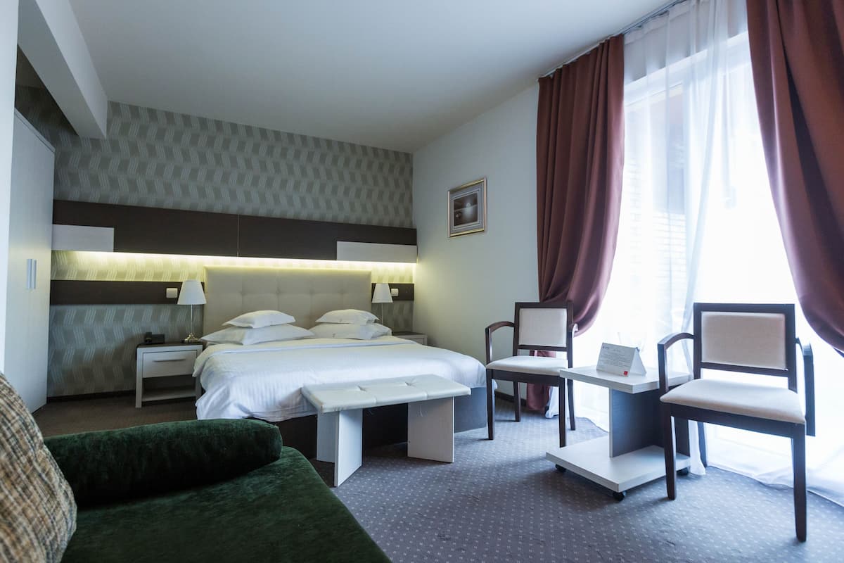 Family Room | 2 bedrooms, minibar, desk, iron/ironing board