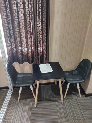 Family Suite, 2 Bedrooms, Non Smoking, City View | Desk, free WiFi - HOTEL PARK VICTORIA (Kolkata)