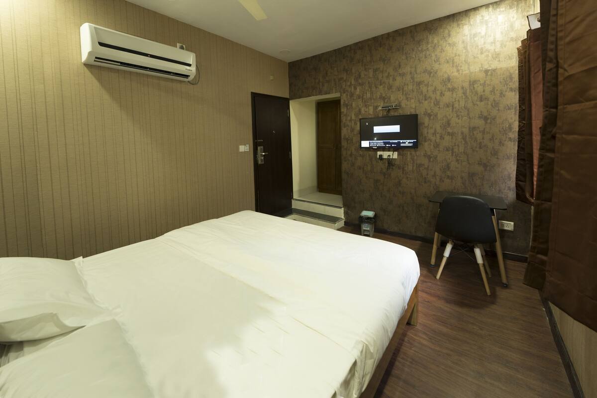 Luxury Room | Desk, WiFi (free)
