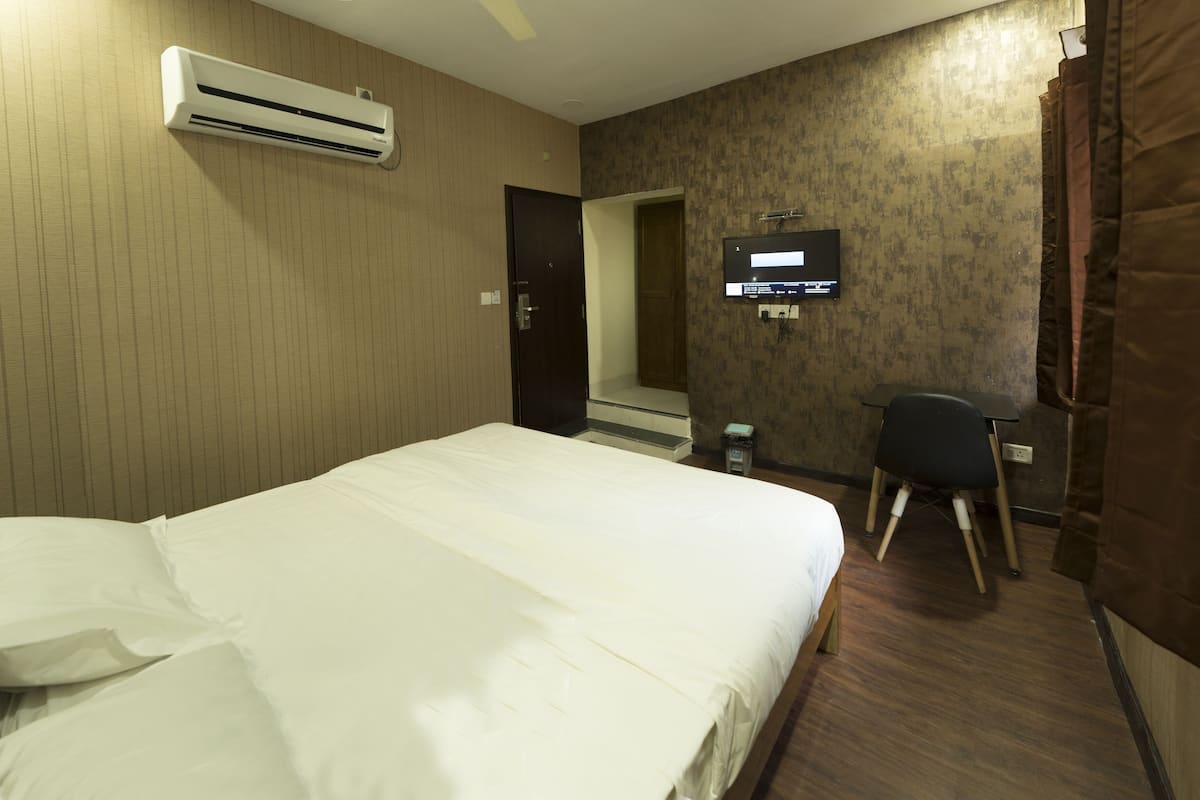 Luxury Room | 2 bedrooms, desk, free WiFi