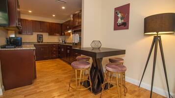 Apartment (2 Bedrooms) | Private kitchen | Fridge, oven, stovetop, dishwasher