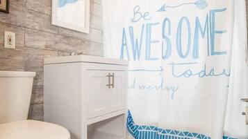 Apartment (2 Bedrooms) | Bathroom | Hair dryer, soap, shampoo