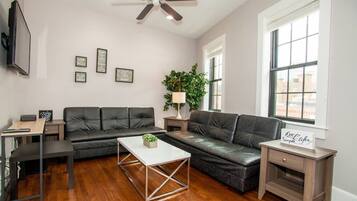 Apartment (2 Bedrooms) | Living room | TV