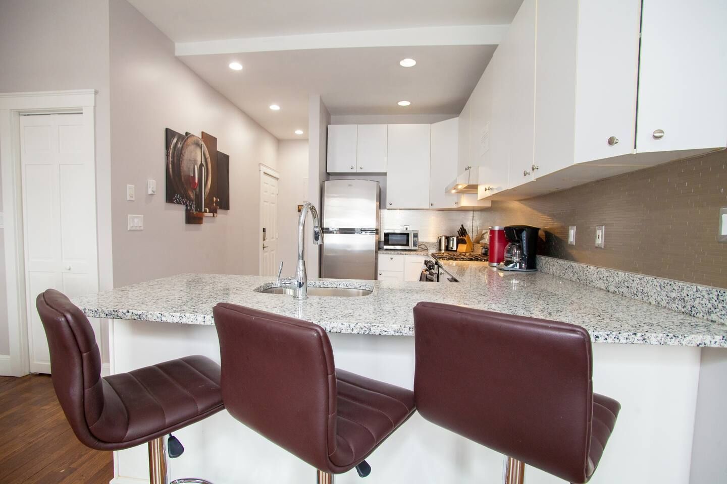 Apartment (2 Bedrooms) | Private kitchen | Fridge, microwave, oven, stovetop