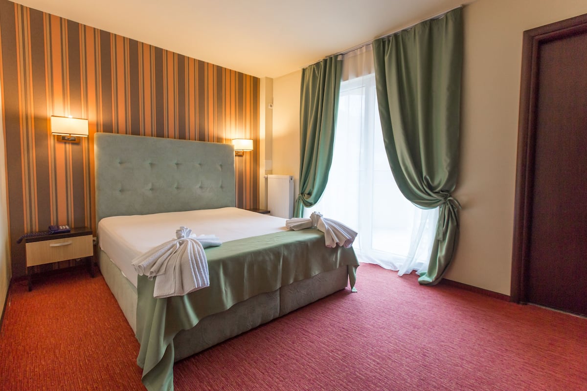 Suite | 1 bedroom, minibar, in-room safe, desk