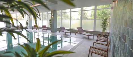 Piscina interna, piscina externa sazonal