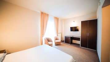 1 chambre, minibar, coffres-forts dans les chambres, bureau