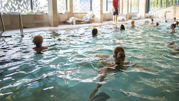 Kolam renang indoor