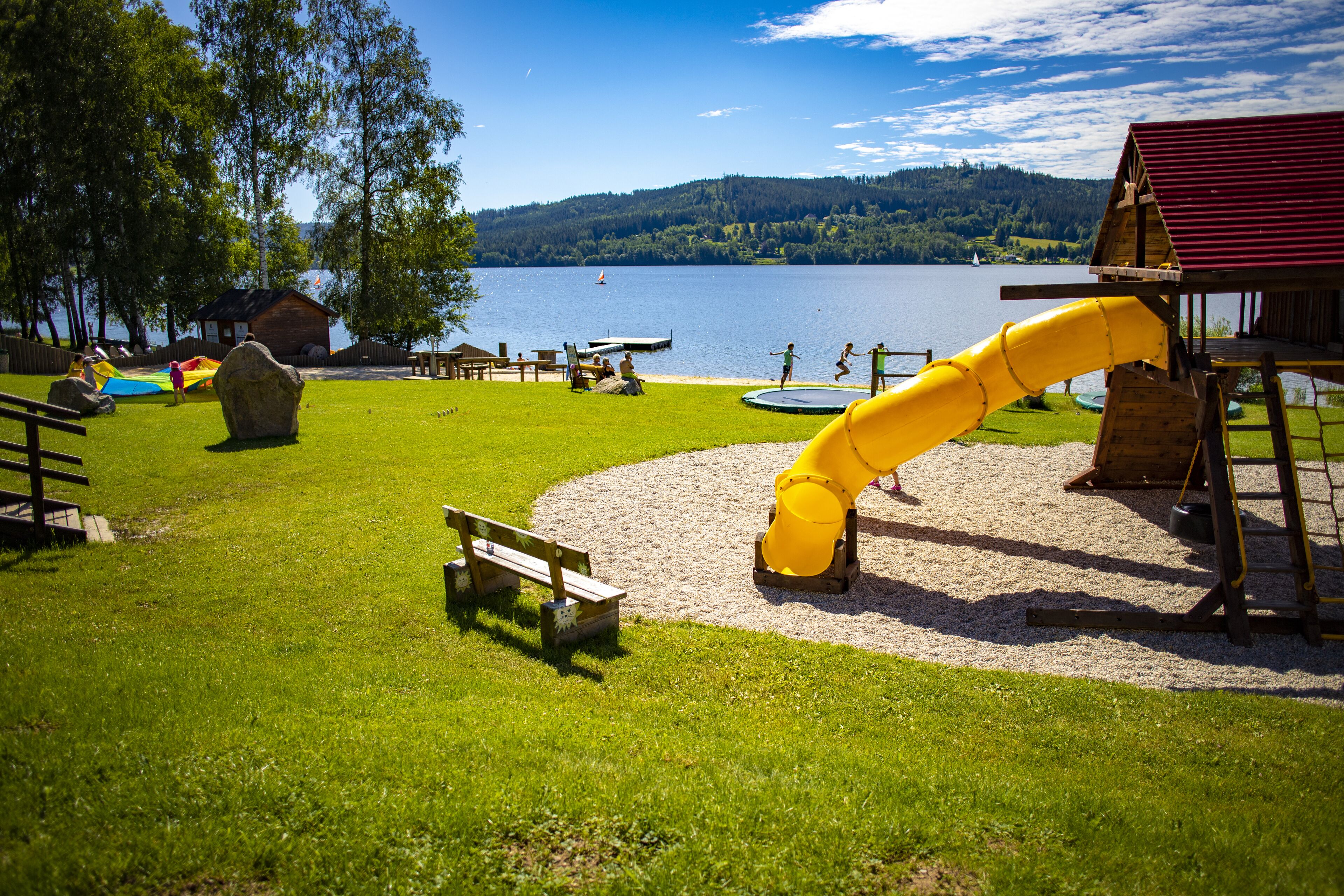 子供用の遊び場 - 屋外