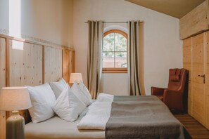 2 bedrooms, iron/ironing board, travel cot, free WiFi