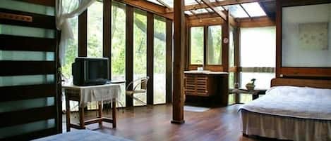 Habitación cuádruple | Wifi gratis y ropa de cama