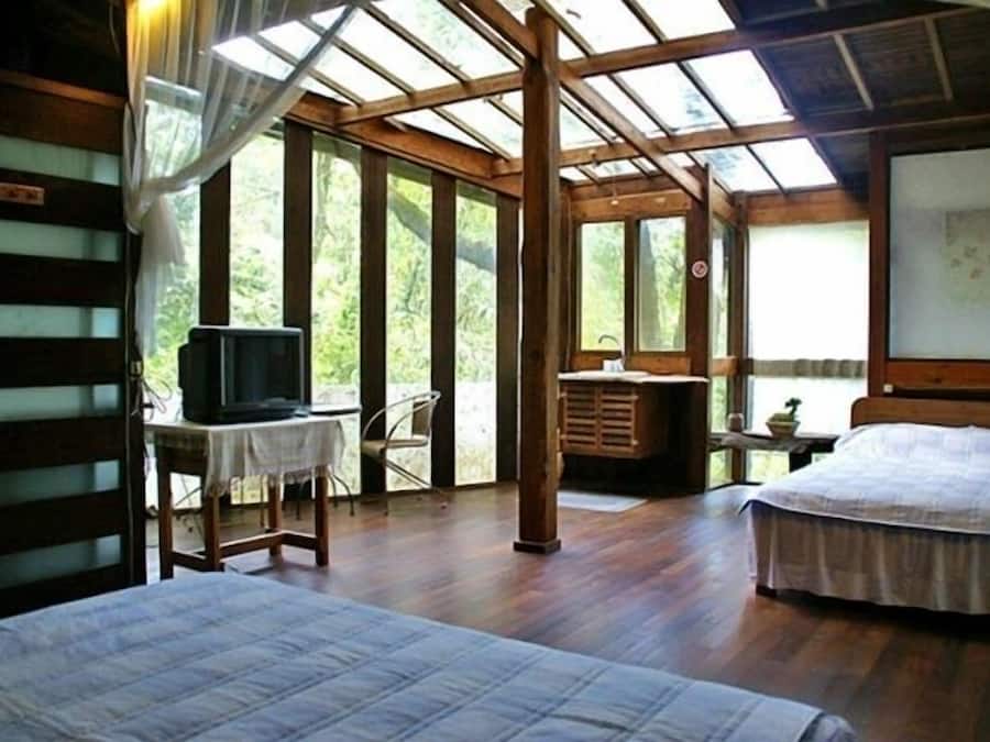 Quadruple Room | Free WiFi, bed sheets