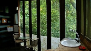 A room with a window, a sink, and a chair. - Water Home (Puli)