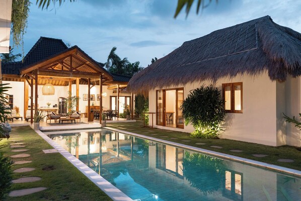 Außenpool, Liegestühle