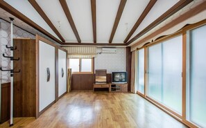 Traditional Room (A) | Living area